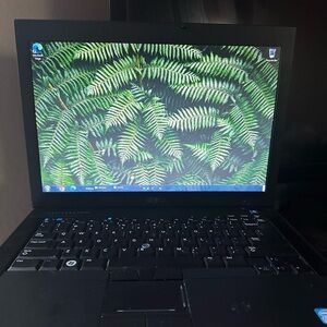Dell Latitude E6400 Laptop - 14" Business Class - Windows 7 Ultimate